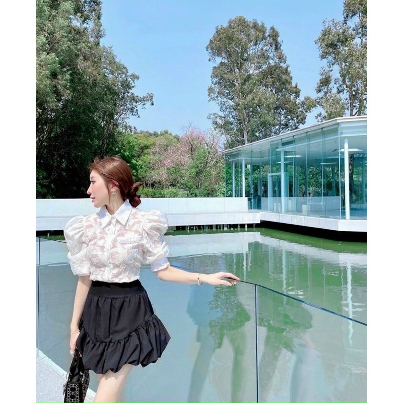 SET ÁO REN HOA NỔI TRẮNG CHÂN VÁY XOÈ ĐEN