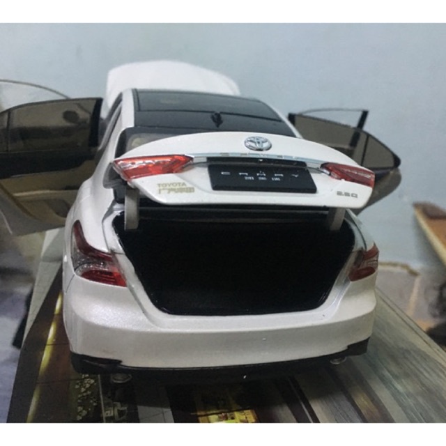 Mô hình Toyota Camry 2020 tỉ lệ 1:18