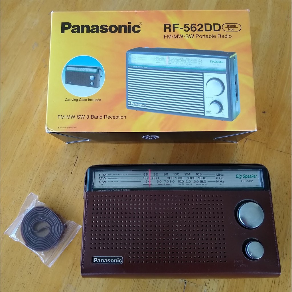 ĐÀI RADIO 3 BĂNG PANASONIC RF-562DD NEW hỗ trợ cổng cắm nguồn ( không kèm theo)