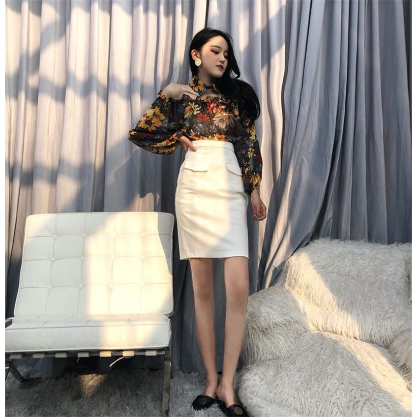Áo chocker cổ rời trễ vai  hoa lá tay bồng Chân váy trắng  ôm  retro Hongkong chic
