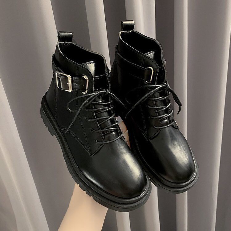 Bốt nữ cao cổ dây buộc chất da bóng và lì khóa cổ vuông