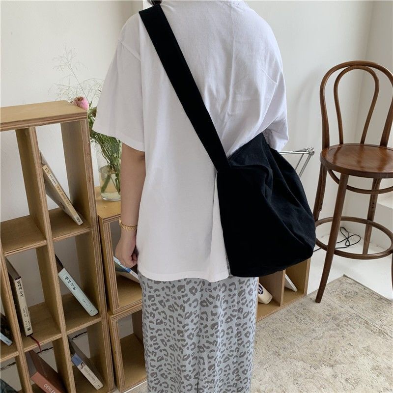 Túi canvas đeo vai sức chứa lớn phối màu trơn thời trang Hàn Quốc năng động cho nữ