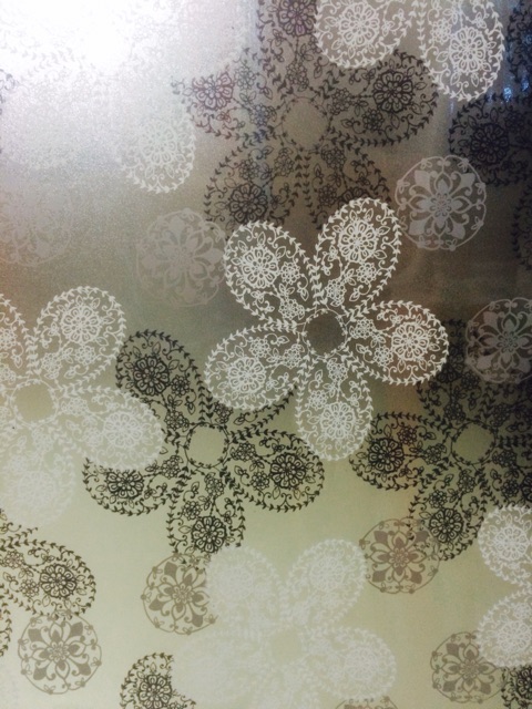 Decal kiếng lụa