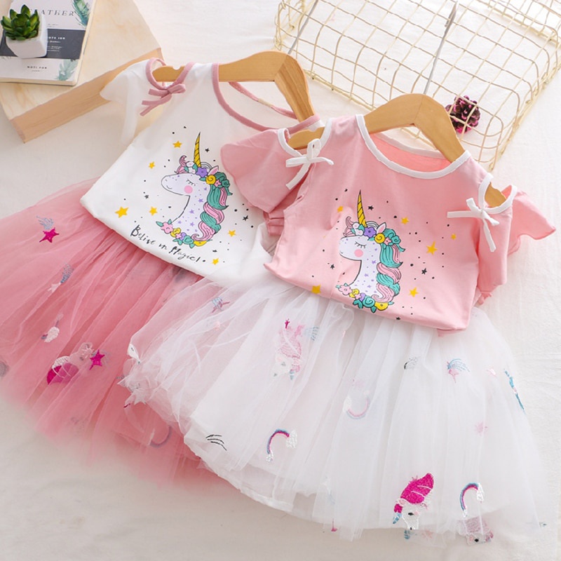 Bộ trang phục 2 món gồm áo thun tay ngắn in họa tiết kỳ lân và chân váy xòe tutu thời trang mùa hè cho bé gái