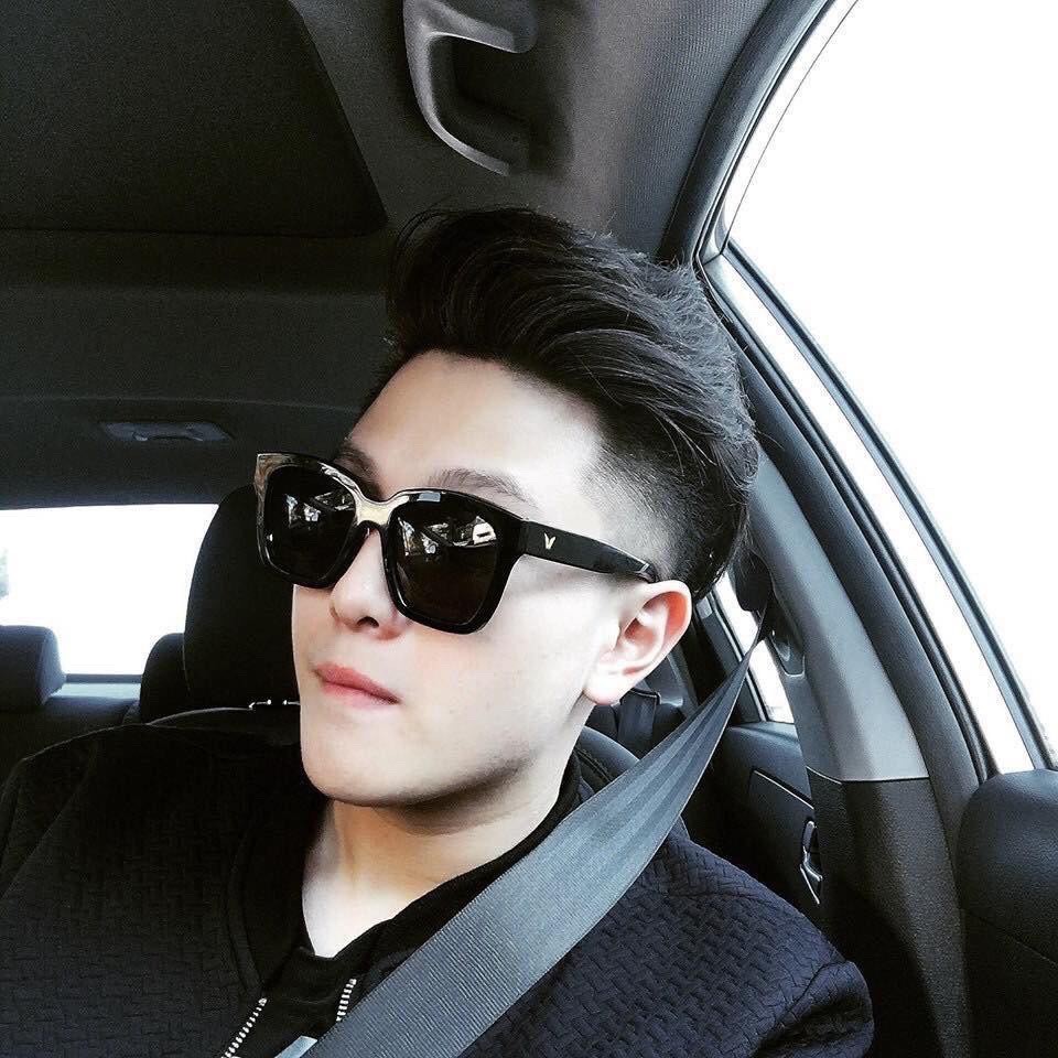 Kính Sơn Tùng V to đen