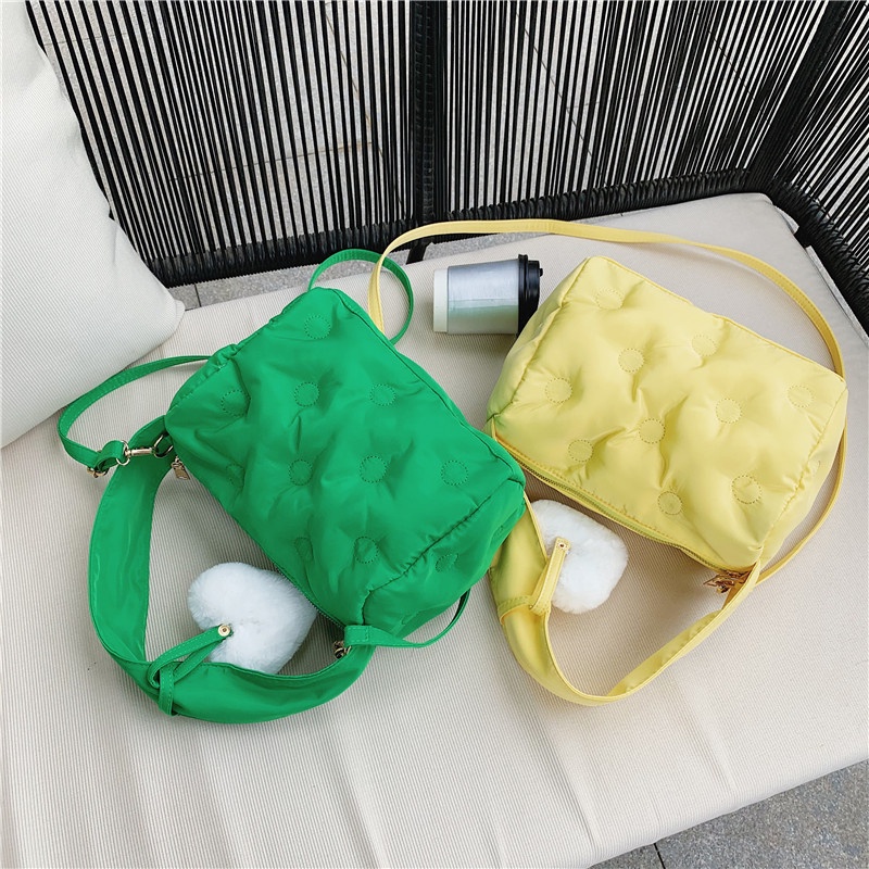 Túi may nổi họa tiết bánh trứng hình vuông dây kéo thời trang cho nữ