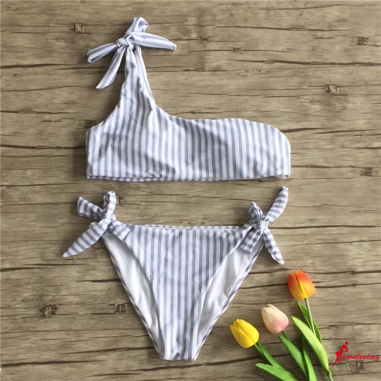 Bộ bikini lệch vai họa tiết kẻ sọc trẻ trung cho nữ | BigBuy360 - bigbuy360.vn
