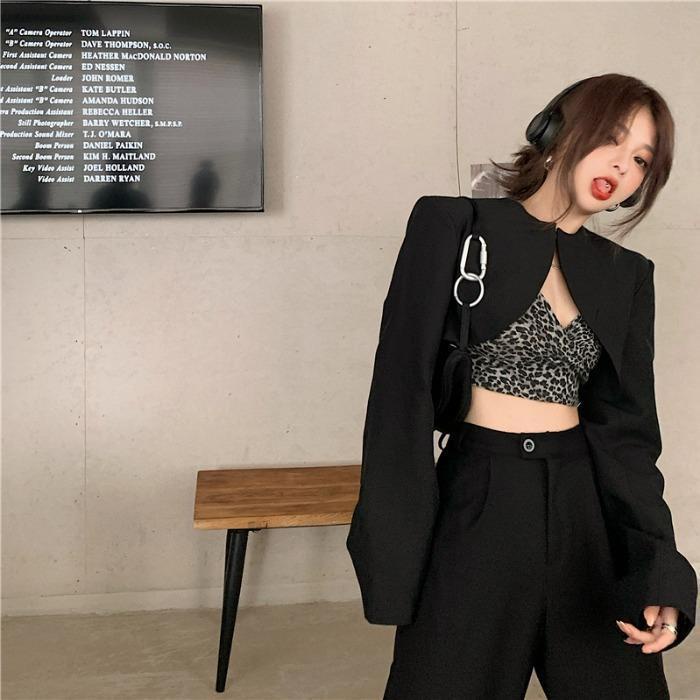 Set Áo Hai Dây Họa Tiết Da Báo + Áo Khoác + Quần Dài Màu Đen Phong Cách Hồng Kông Thời Trang Xuân Thu 2022 Cho Nữ