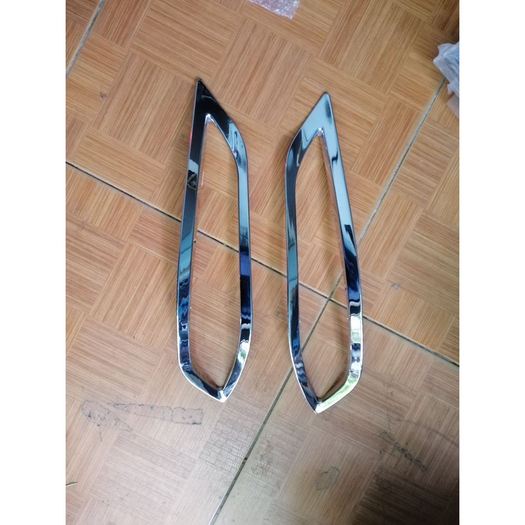 Ốp viền đèn gầm sau xe Toyota Vios 2019 - 2020