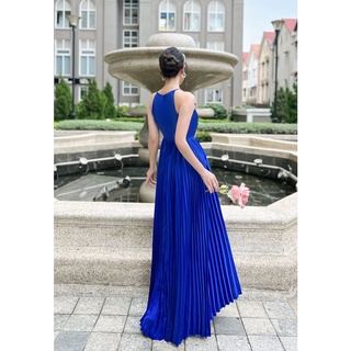 Đầm maxi lụa xanh coban dập ly cổ yếm mới nhất