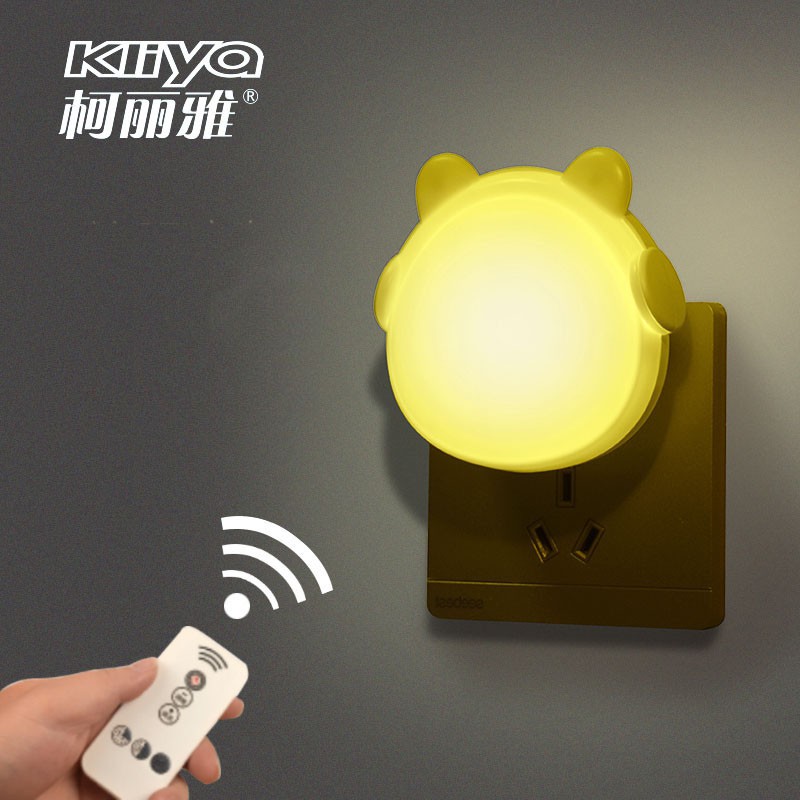 Đèn Ngủ, Đèn Led Thông Minh Cảm Biến Ánh Sáng Hình Gấu Đeo Tai Nghe Có Remote Điều Khiển