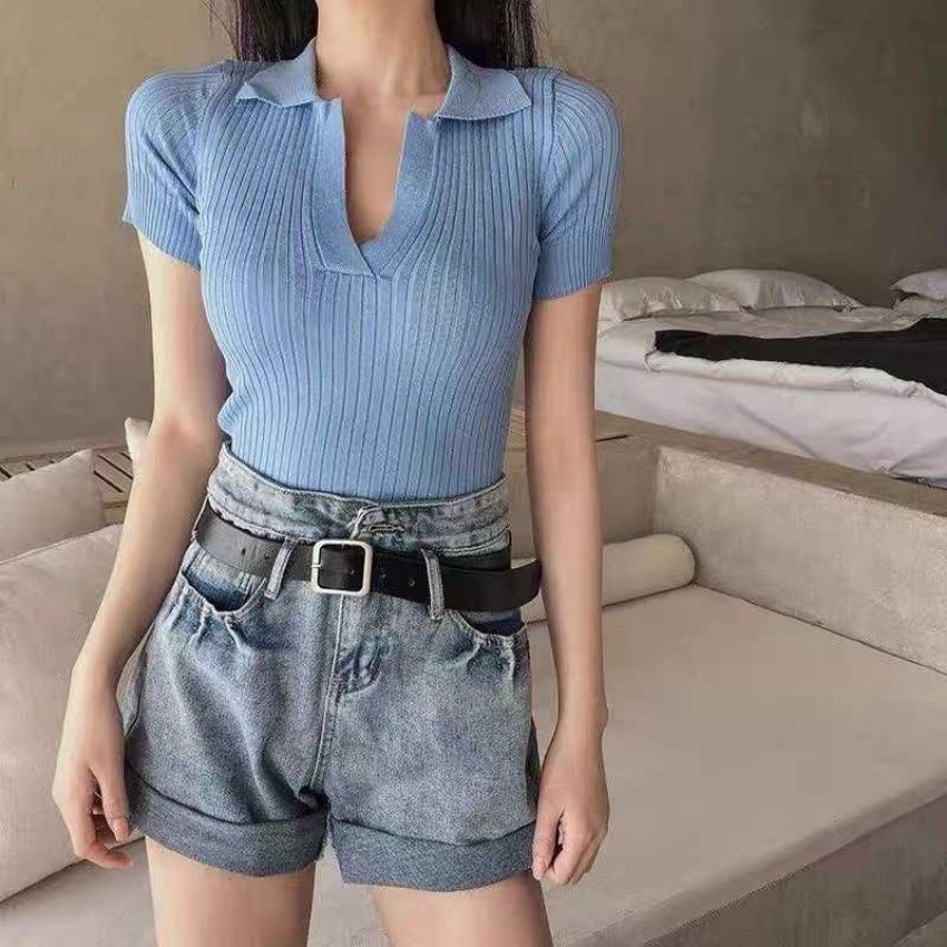 Áo len gân cổ bẻ nữ xẻ ngực hàn quốc ulzzang thời trang Fmstyle Saigon 21ALU06A962101 | BigBuy360 - bigbuy360.vn