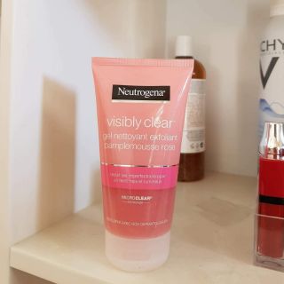 SỮA RỬA MẶT NEUTROGENA VISIBLY CLEAR PINK GRAPEFRUIT TAGLICHES PEELING