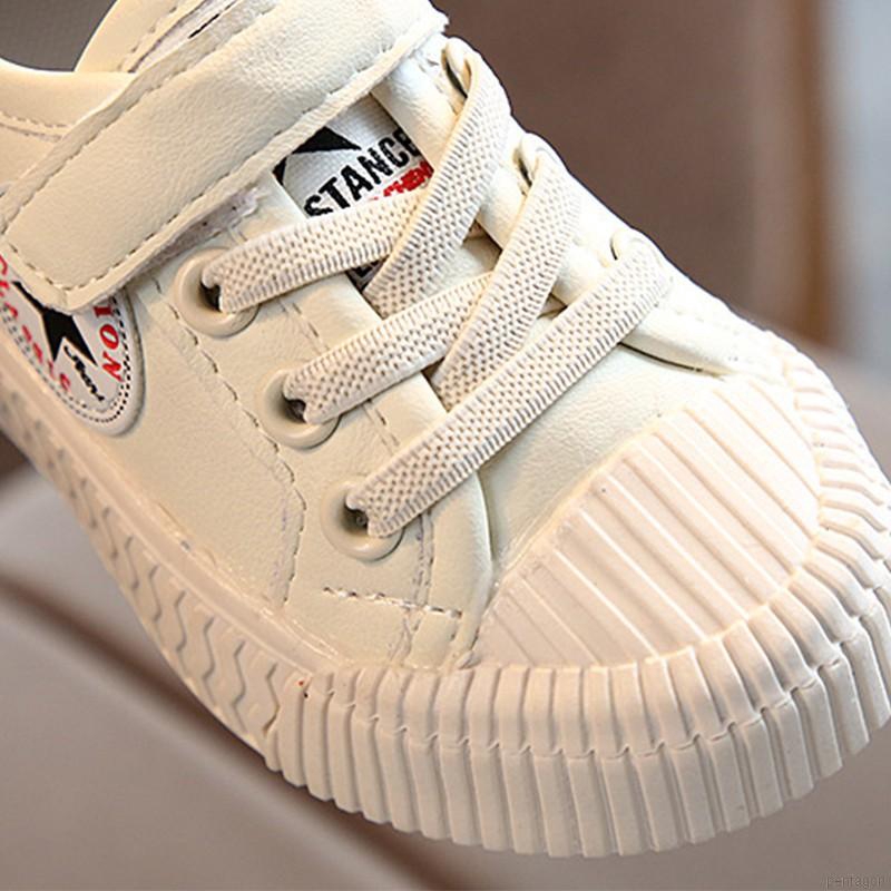 Đôi sneaker in chữ đế mềm chống trượt cho bé tập đi