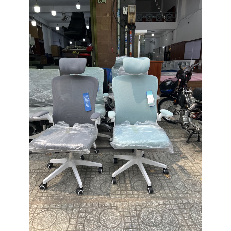 Ghế Văn Phòng Có Tựa Đầu Tay Lật Màu Xanh TM8332T