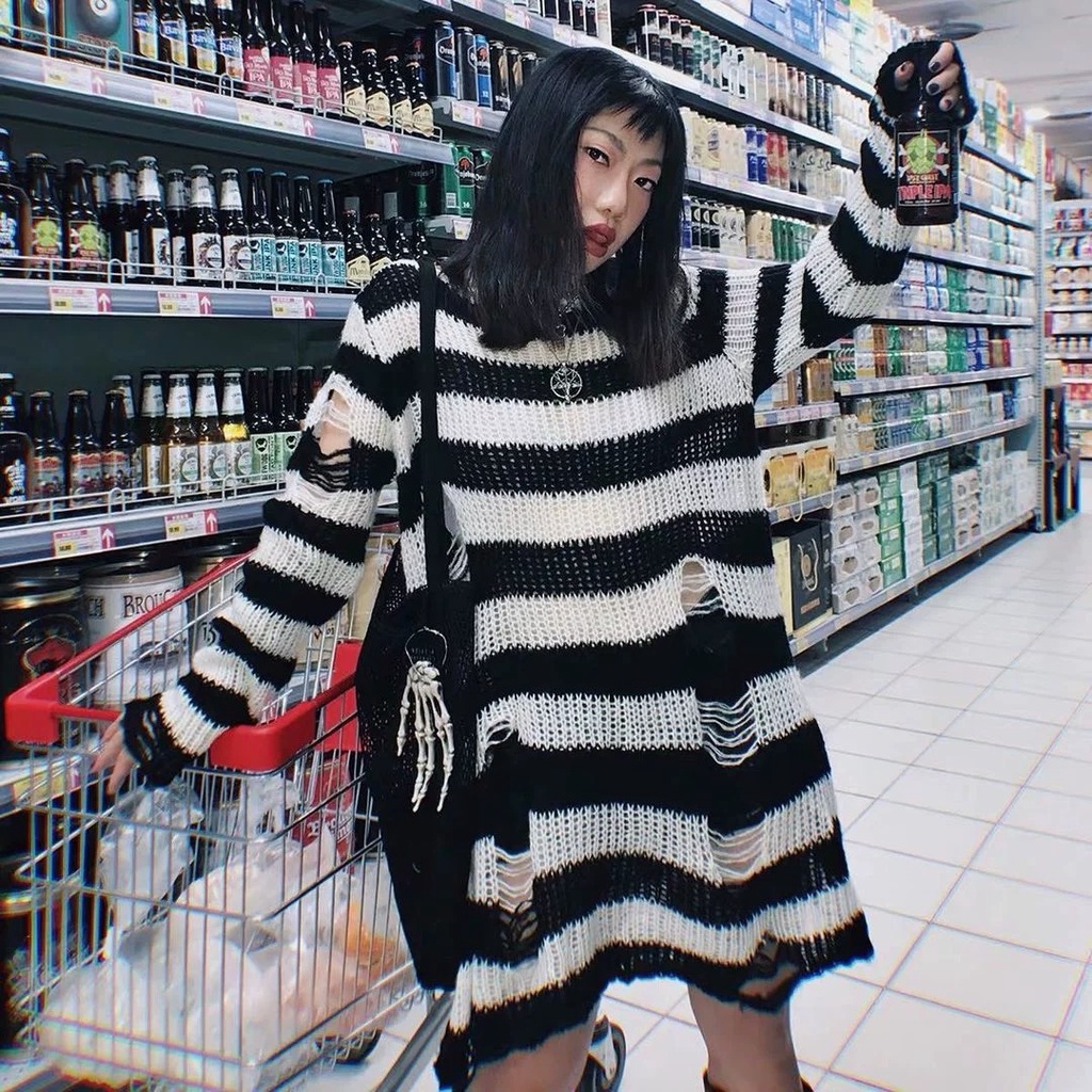 Áo len rách mỏng nhẹ phong cách Goth Punk