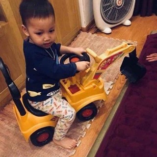 Xe cần cẩu chòi chân  cho bé.