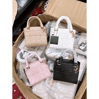 ❥ 𝐓𝐮́𝐢 𝐭𝐚𝐲 𝐜𝐚̂̀𝐦 𝐋𝐲𝐧 hộp vuông