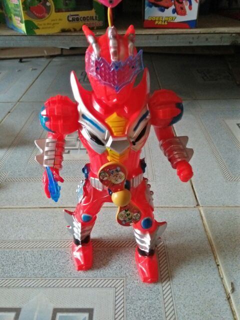 Đồ chơi đèn trung thu hình siêu nhân quạt quay