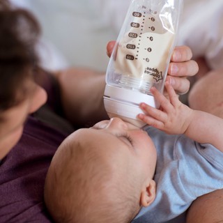 Bình sữa Tommee Tippee Express & Go