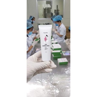 chống nắng cô gái núi