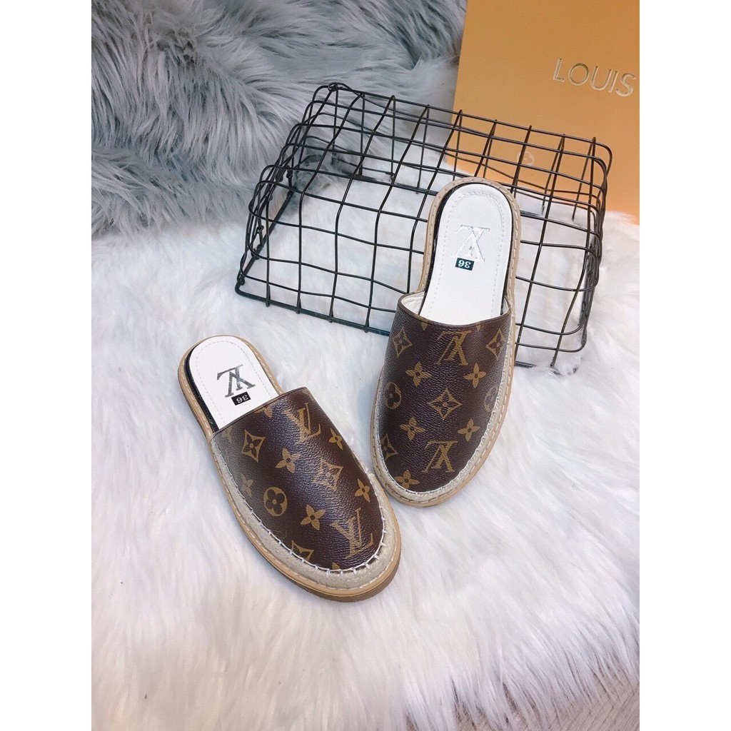 Sục da sần vân họa tiết đế viền cói mép nâu