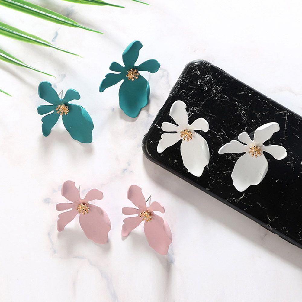 Bông Tai Hình Hoa Cúc Thời Trang Thanh Lịch Dành Cho Nữ