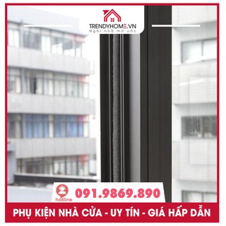 Ron lông nheo cạnh cửa Trendyhome.vn