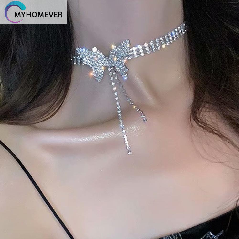 Vòng cổ choker mặt hình bướm đính kim cương giả dạng tua rua thanh lịch