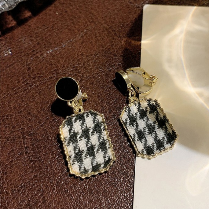 Khuyên Tai Nữ Đính Ngọc Phong Cách Thời Trang Thanh Lịch