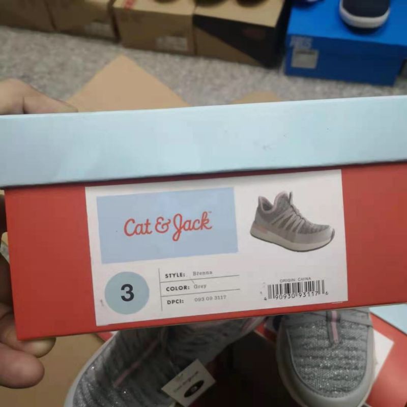 Giày xuất cho bé