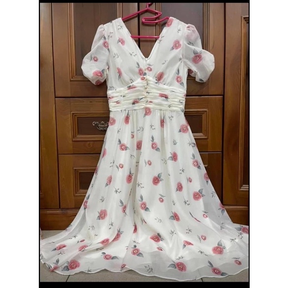 Váy lép hoa trà sz s mới nguyên chưa mặc ra ngoài