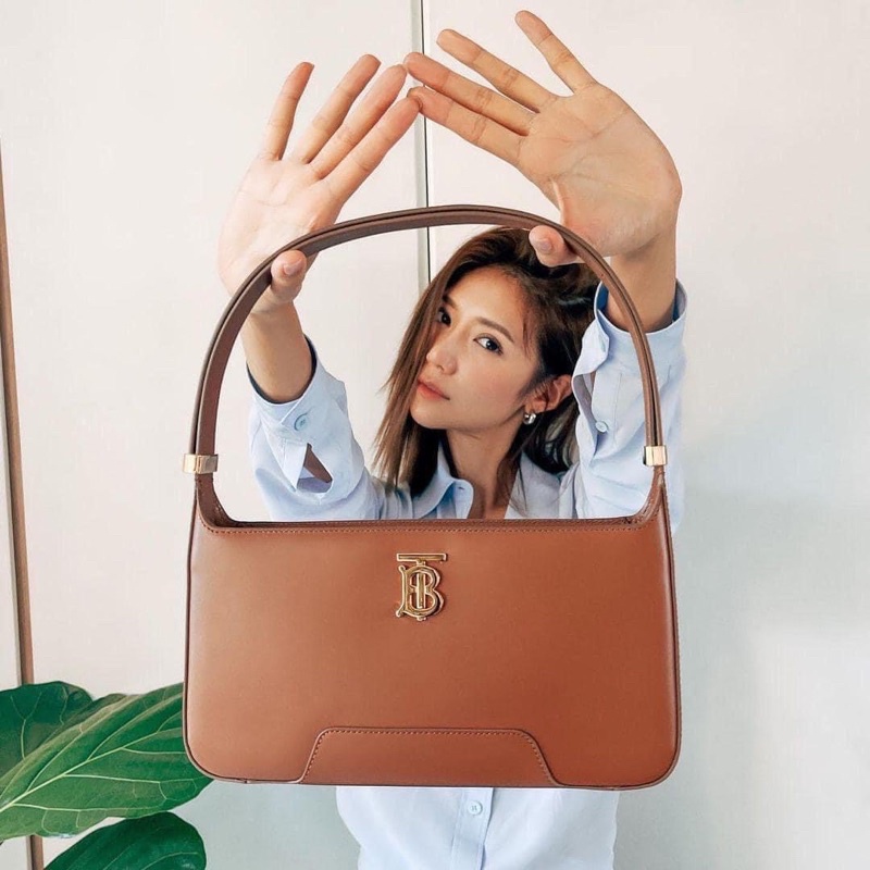 Túi kẹp nách Burberry bag HÀNG ĐÃ VỀ  Kích thước : 28 cm 4 màu fullbox