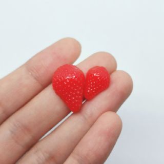 Charm nửa trái dâu