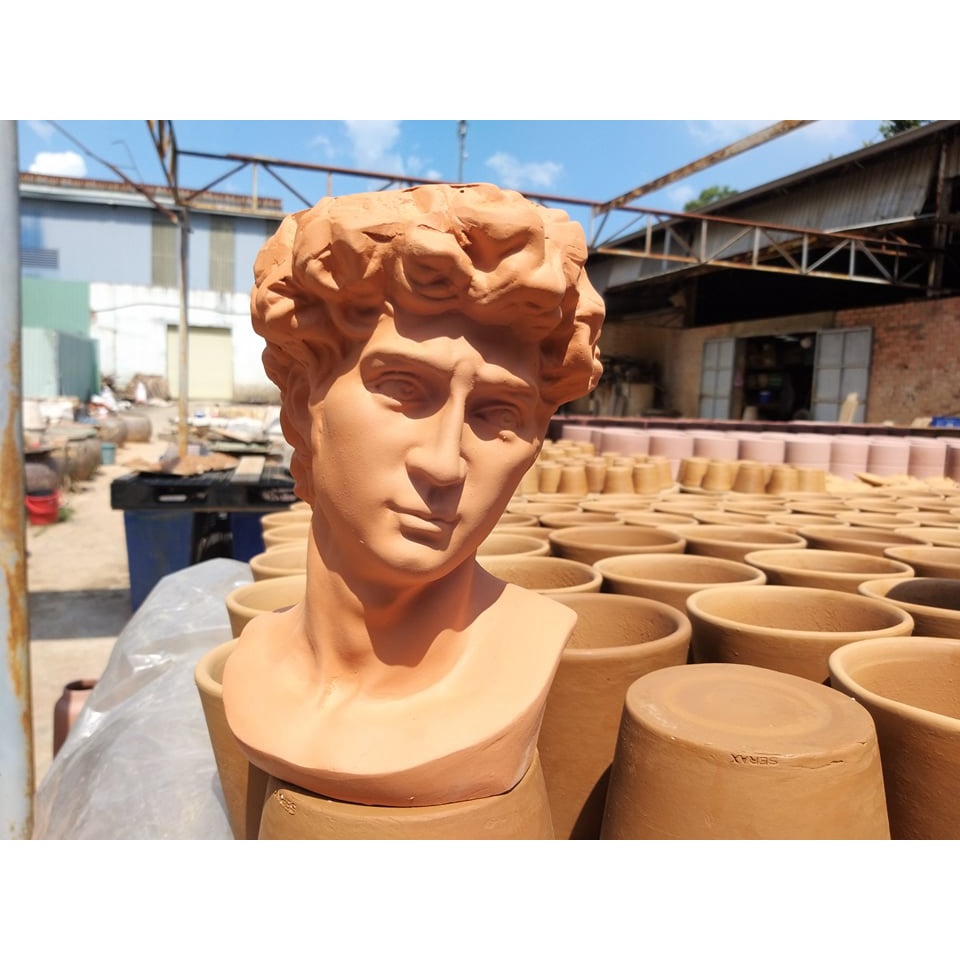Chậu đất nung tượng David