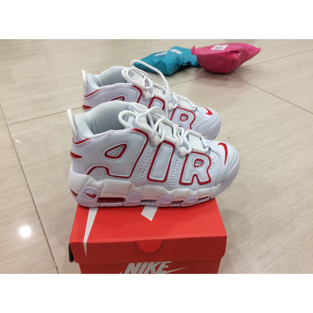 GIÀY THỂ THAO NIKE AIR MORE UPTEMPO MẦU TRẮNG VIỀN CHỮ ĐỎ