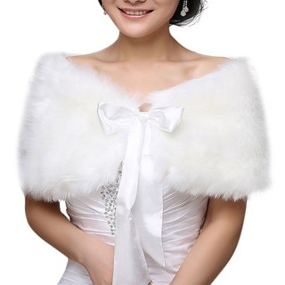 Khăn choàng lông thú cho cô dâu