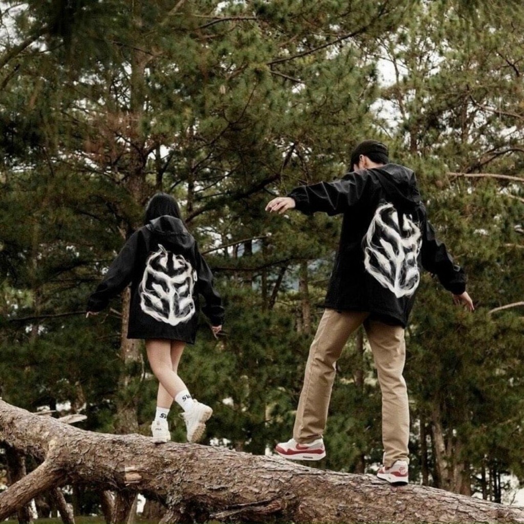 Áo khoác dù 2 lớp form rộng in 2 mặt unisex nam nữ mặc áo đôi in sau chữSW trắng