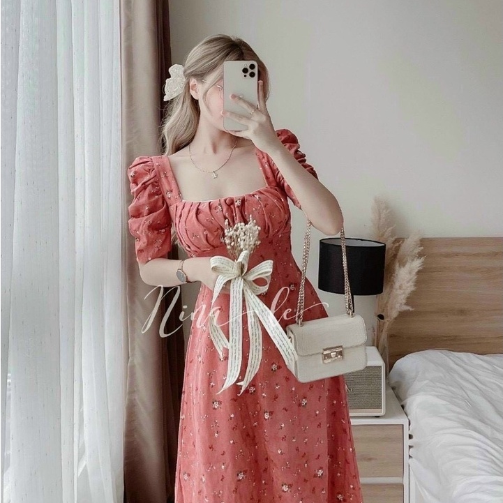 Đầm lụa hoa đính nút cổ vuông xếp ly ngực  màu váy trắng, hồng, vàng kiểu đầm xinh tiểu thư thời trang nữ ARAVA