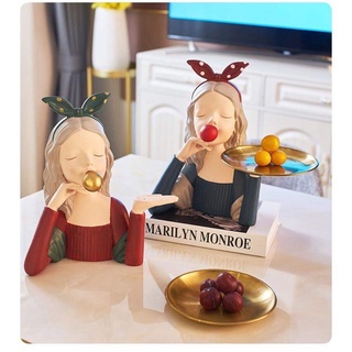 (RẺ NhẤt Sàn shopee )Cô Gái bê khay đựng đồ decor