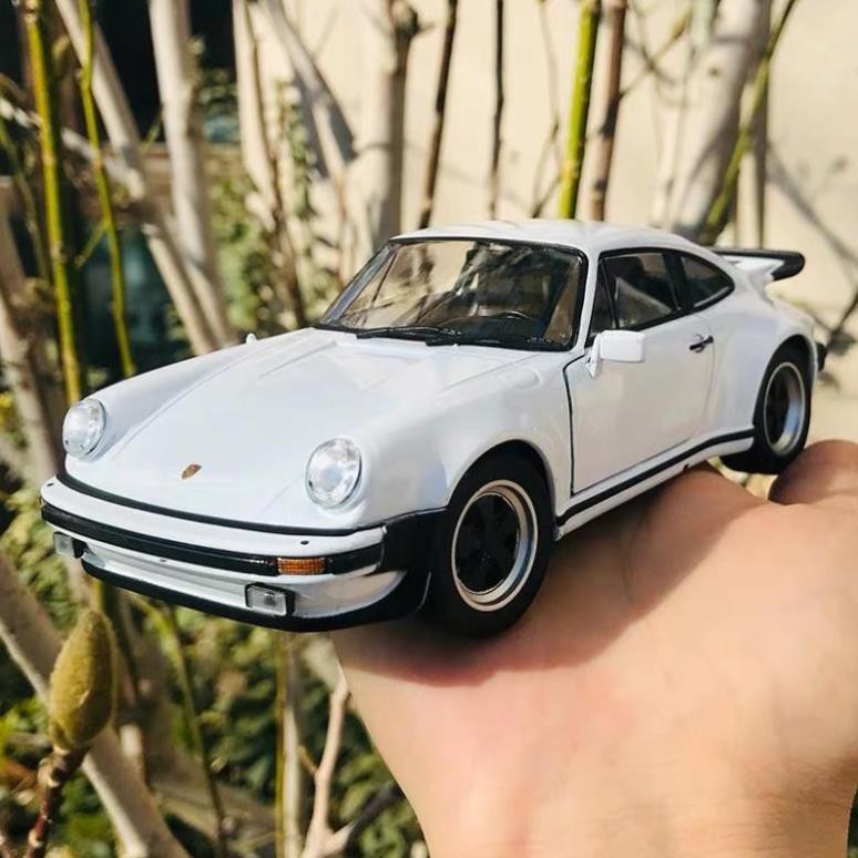 Mô hình xe 1974 Porsche 911 Turbo 1:24 Welly