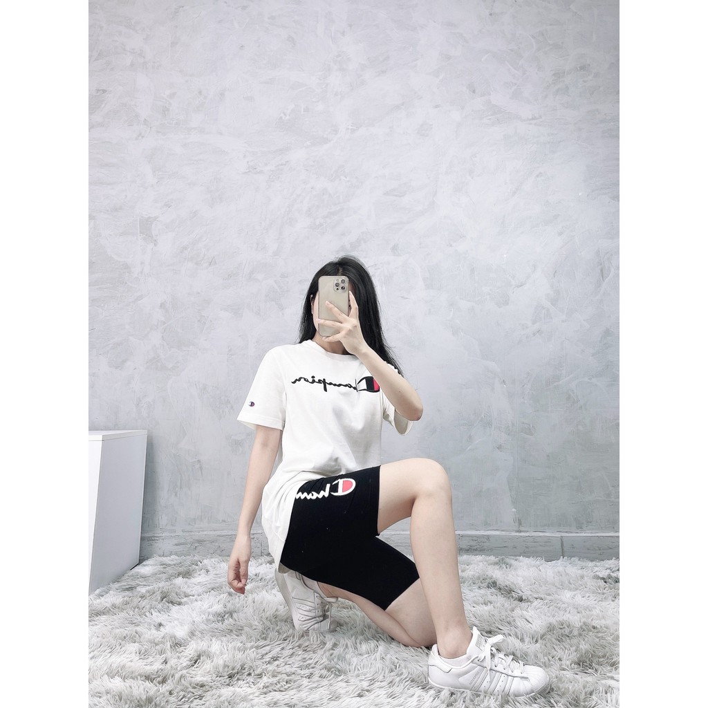 (HÀNG XUẤT XỊN) Áo trắng 1815 CHAM LOGO SCRIPT TEE Made in Cambodia full tag code  Size XS S M L