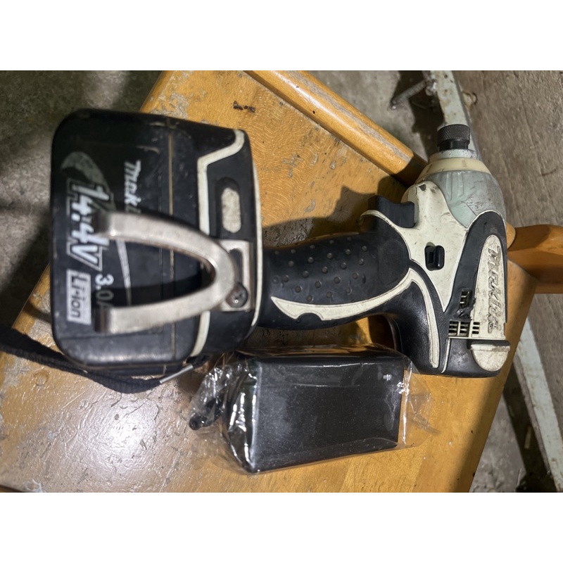 Máy bắn vít makita TD131D máy bãi