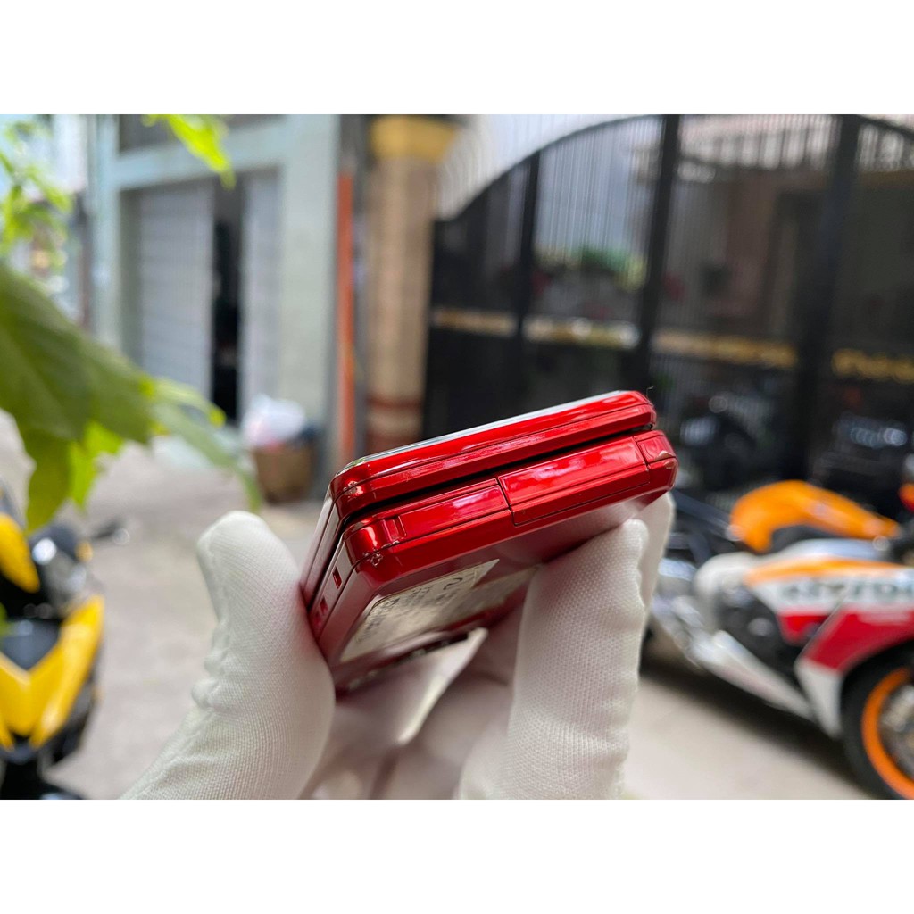 Điện thoại Sharp SH-06A màu đỏ