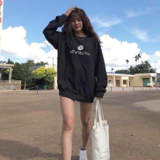Áo sweater thêu hoa cúc