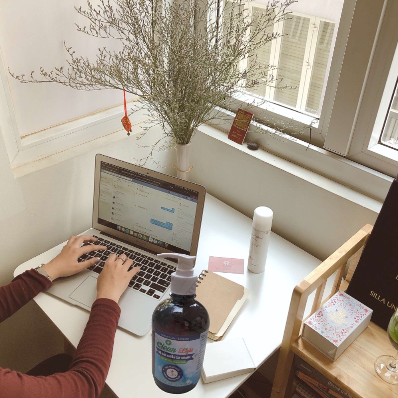 Dung Dịch Sát Khuẩn Tay Nhanh Clean Light - Da Tay Mềm Mại Với Vtamin E - Chai 500ml | BigBuy360 - bigbuy360.vn
