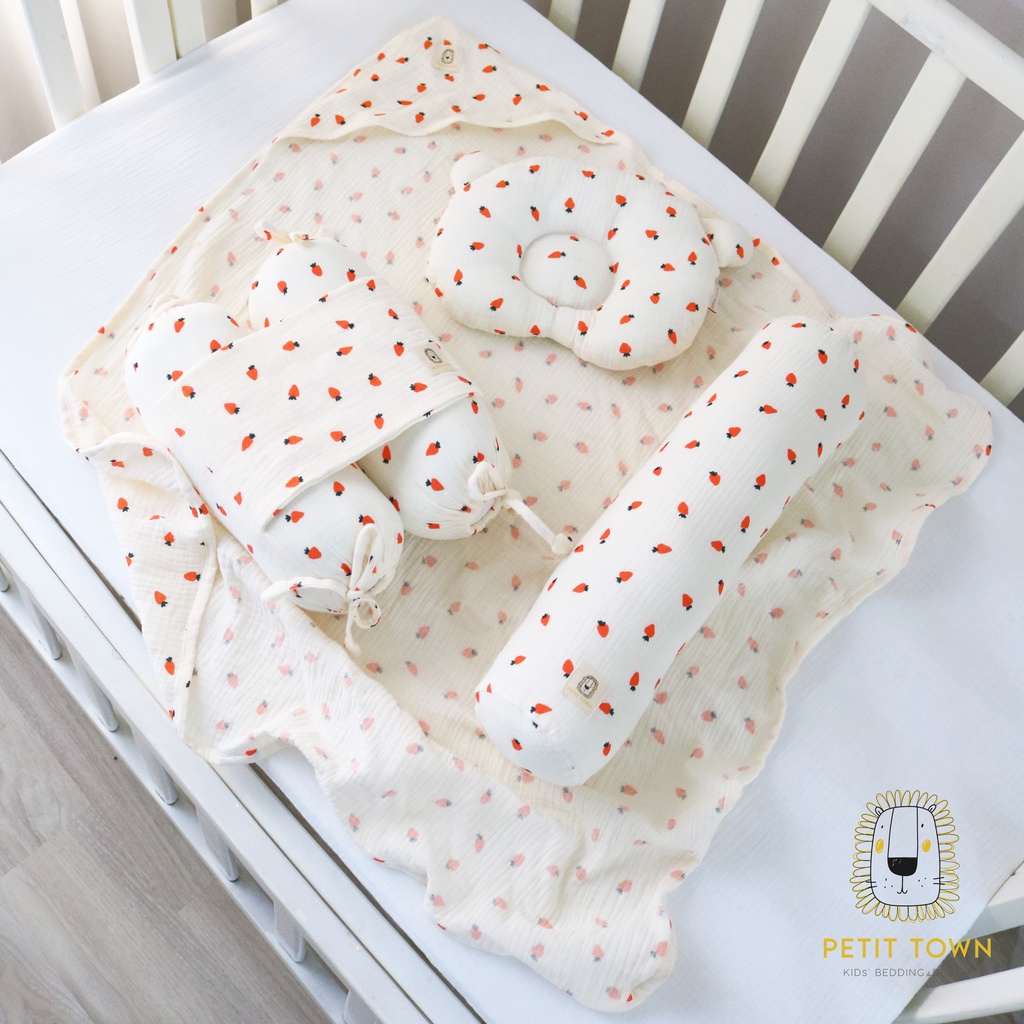 Combo sơ sinh 4 món Petit Town vải xô muslin họa tiết cà rốt