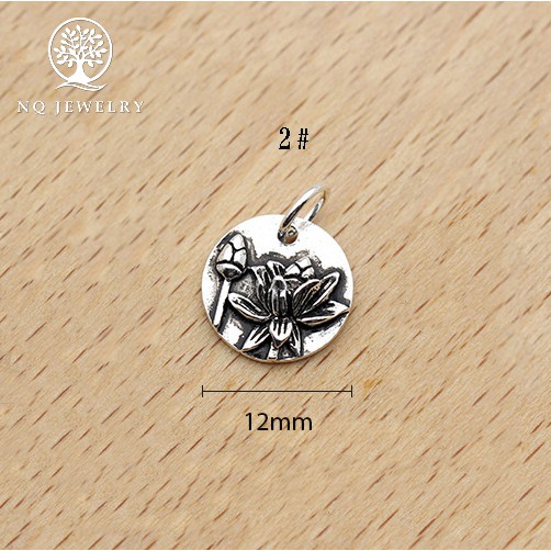Charm bạc hình tròn họa tiết hoa sen treo - NQ Jewelry