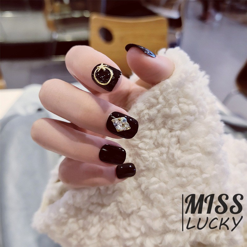 Set 24 Móng Giả Phối Vàng Phong Cách Retro Dành Cho Cô Dâu