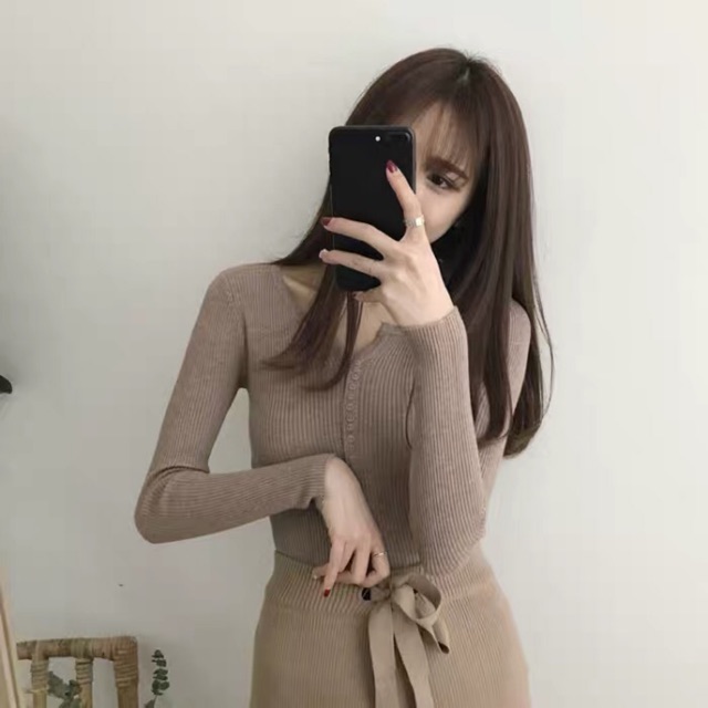 Áo len nữ cổ V
